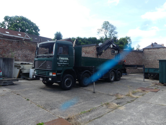 Camion plateau ridelle avec grue auxiliaire Volvo F12 (1994-64.040 km-VIN:YV2H5A7G6RA225775) - Platós teherautó, Darus autó: 1 kép. Camion plateau ridelle avec grue auxiliaire Volvo F12 (1994-64.040 km-VIN:YV2H5A7G6RA225775) - Platós teherautó, Darus autó: 1 kép.