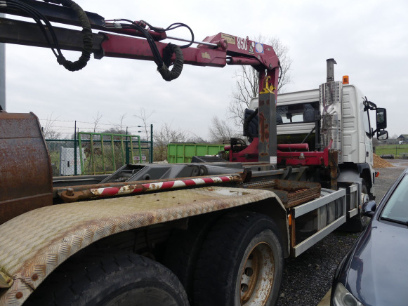 Camion porte container avec grue Volvo FM/FH 6X4 8.0 (2003-205.179 km) - Cserefelépítményes teherautó: 5 kép. Camion porte container avec grue Volvo FM/FH 6X4 8.0 (2003-205.179 km) - Cserefelépítményes teherautó: 5 kép.