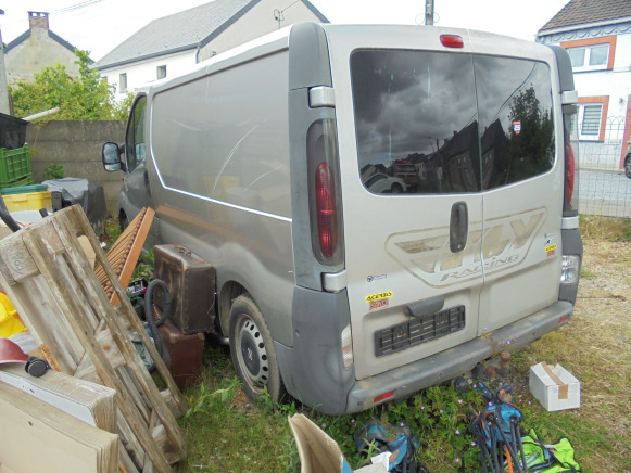Camionnette OPEL VIVARO - Furgon: 2 kép. Camionnette OPEL VIVARO - Furgon: 2 kép.