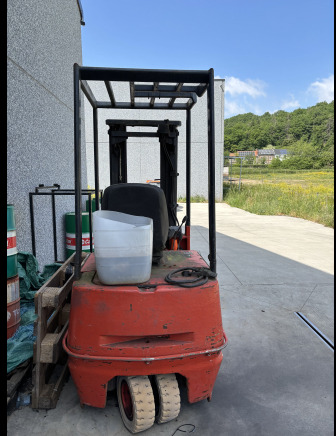 Chariot à mât rétractable LINDE E-15 - Elektromos targonca: 2 kép. Chariot à mât rétractable LINDE E-15 - Elektromos targonca: 2 kép.