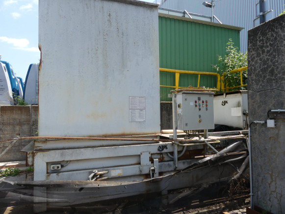 Compacteur à déchets AJK 1800 - Szemetesautó felépítmény: 3 kép. Compacteur à déchets AJK 1800 - Szemetesautó felépítmény: 3 kép.