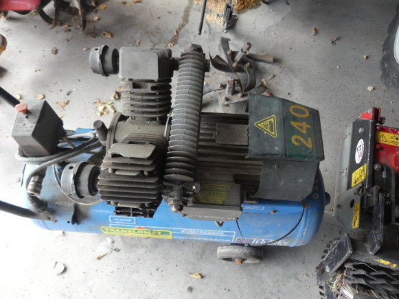 Compresseur Airpress LM50/350 - Légkompresszor: 3 kép. Compresseur Airpress LM50/350 - Légkompresszor: 3 kép.