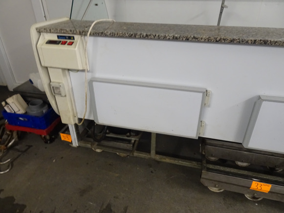 Comptoir frigo, marque ZOIN
modèle : Melody Y 300 Statico - bbianco
numéro : 5629/07
année : 2007
Toir frigo, marque ZOIN
modèle : Melody Y 300 Statico - bbianco
numéro : 5629/07
anné frigo, marque ZO - Élelmiszer-feldolgozó gép: 4 kép. Comptoir frigo, marque ZOIN
modèle : Melody Y 300 Statico - bbianco
numéro : 5629/07
année : 2007
Toir frigo, marque ZOIN
modèle : Melody Y 300 Statico - bbianco
numéro : 5629/07
anné frigo, marque ZO - Élelmiszer-feldolgozó gép: 4 kép.