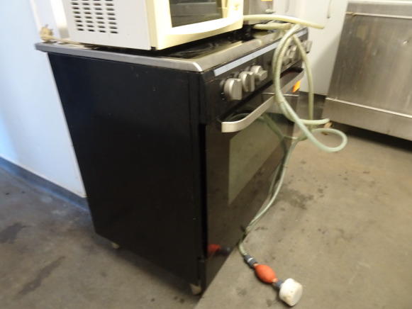 Cuisinière, marque VALBERG
modèle : VALCV905MFCNVT
numéro : 00725157008320460005
voltage : 230 V / 50 Hz
5 taques vitro céramiques Inière, marque VALBERG
modèle : VALCV905MFCNVT
numéro : 007251570083 - Élelmiszer-feldolgozó gép: 2 kép. Cuisinière, marque VALBERG
modèle : VALCV905MFCNVT
numéro : 00725157008320460005
voltage : 230 V / 50 Hz
5 taques vitro céramiques Inière, marque VALBERG
modèle : VALCV905MFCNVT
numéro : 007251570083 - Élelmiszer-feldolgozó gép: 2 kép.