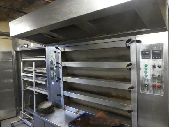 Four au mazout avec chambre étuve Ooms - Sütőipari gép: 2 kép. Four au mazout avec chambre étuve Ooms - Sütőipari gép: 2 kép.