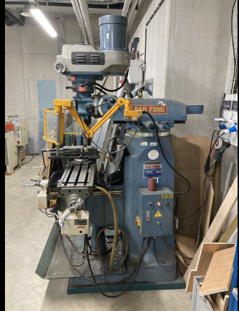 Fraiseuse - Oszlopos fúrógép: 3 kép. Fraiseuse - Oszlopos fúrógép: 3 kép.