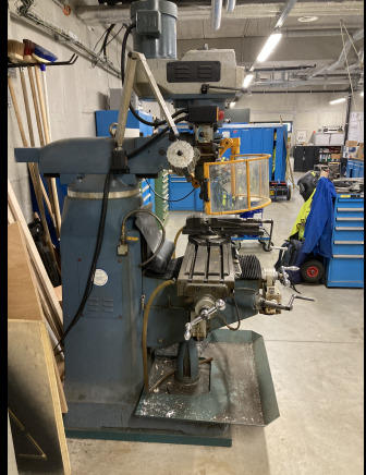 Fraiseuse - Oszlopos fúrógép: 2 kép. Fraiseuse - Oszlopos fúrógép: 2 kép.