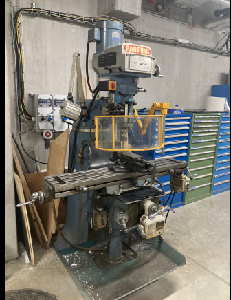 Fraiseuse - Oszlopos fúrógép: 1 kép. Fraiseuse - Oszlopos fúrógép: 1 kép.