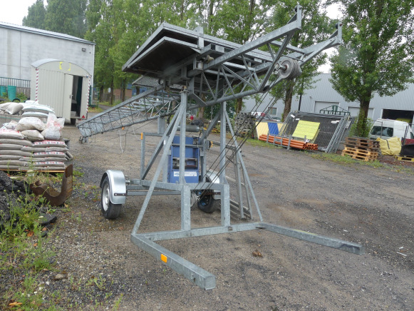 Monte charge tractable Intermat BL400G - Építőipari berendezések: 1 kép. Monte charge tractable Intermat BL400G - Építőipari berendezések: 1 kép.