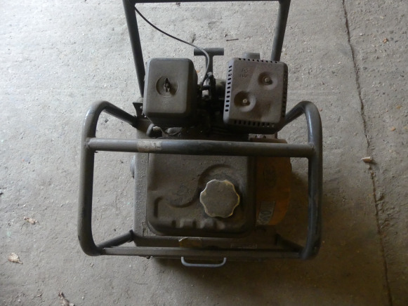 Lapvibrátor Plaque vibrante thermique Lumas VP100: 9 kép.