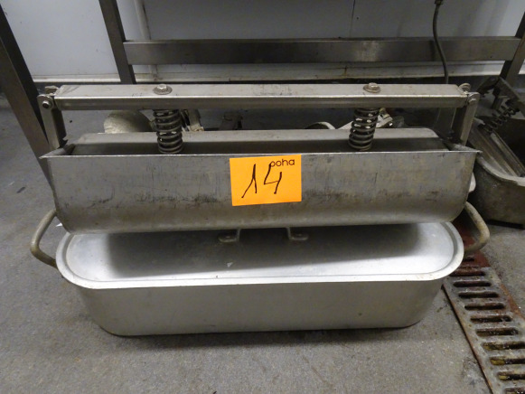 Presse pour hamburger - Élelmiszer-feldolgozó gép: 1 kép. Presse pour hamburger - Élelmiszer-feldolgozó gép: 1 kép.