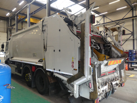 REF:01-BGF-8 - Camion poubelle DAF CF290FAG (2015-268.697 km) - Szemetesautó: 4 kép. REF:01-BGF-8 - Camion poubelle DAF CF290FAG (2015-268.697 km) - Szemetesautó: 4 kép.