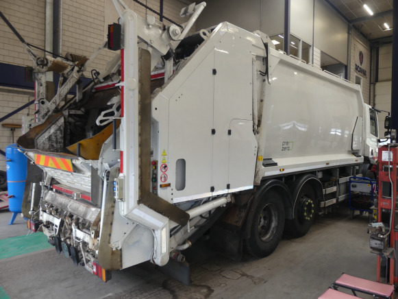 REF:01-BGF-8 - Camion poubelle DAF CF290FAG (2015-268.697 km) - Szemetesautó: 3 kép. REF:01-BGF-8 - Camion poubelle DAF CF290FAG (2015-268.697 km) - Szemetesautó: 3 kép.