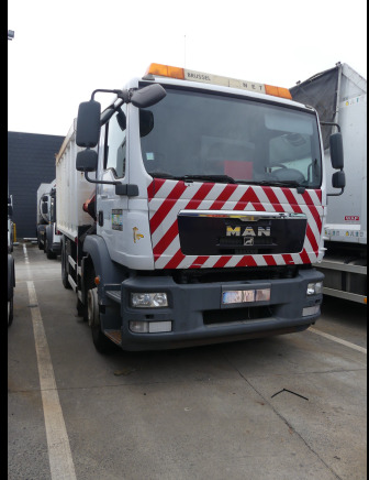 REF:10318 - Camion poubelle avec grue MAN TGM (2010-138.787 km) ( VIN:WMAN08ZZ2AY243367) - Szemetesautó: 2 kép. REF:10318 - Camion poubelle avec grue MAN TGM (2010-138.787 km) ( VIN:WMAN08ZZ2AY243367) - Szemetesautó: 2 kép.