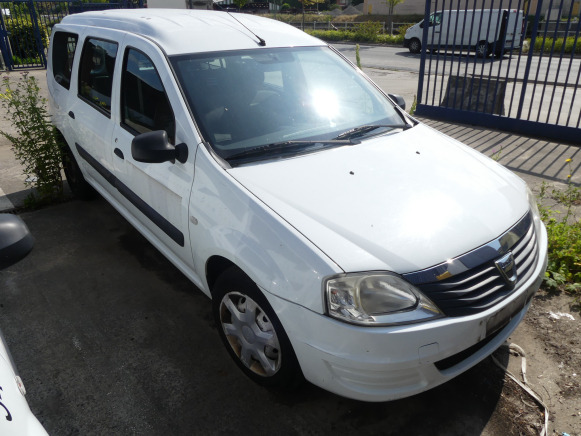 REF:10423 - Voiture Dacia Logan 1.5 DCI break (2012-254.373 km) - Autó: 3 kép. REF:10423 - Voiture Dacia Logan 1.5 DCI break (2012-254.373 km) - Autó: 3 kép.