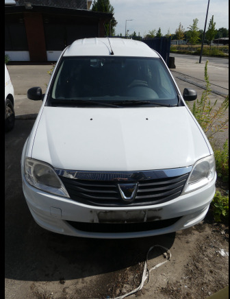 REF:10423 - Voiture Dacia Logan 1.5 DCI break (2012-254.373 km) - Autó: 2 kép. REF:10423 - Voiture Dacia Logan 1.5 DCI break (2012-254.373 km) - Autó: 2 kép.