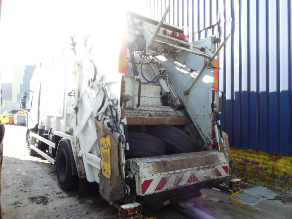 REF:1387 - Camion poubelle Renault Midlum 270DXI (2011-189.728 km) - Szemetesautó: 4 kép. REF:1387 - Camion poubelle Renault Midlum 270DXI (2011-189.728 km) - Szemetesautó: 4 kép.
