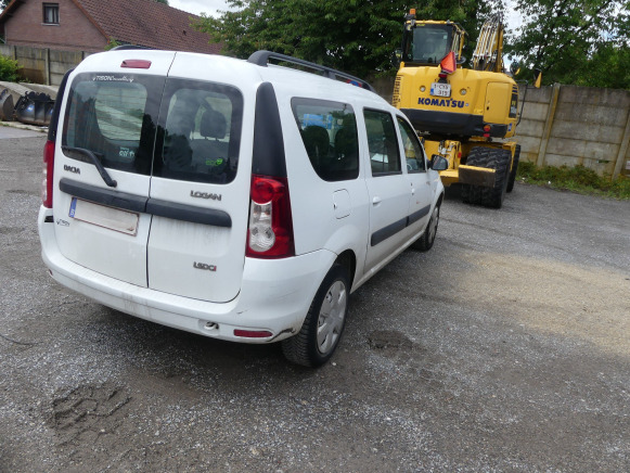 REF:1RFU370 - Voiture Dacia Logan Break SD (2012-63.842 km) - Autó: 5 kép. REF:1RFU370 - Voiture Dacia Logan Break SD (2012-63.842 km) - Autó: 5 kép.