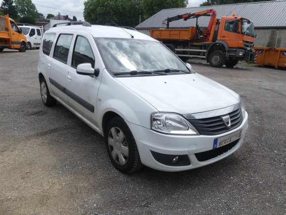 REF:1RFU370 - Voiture Dacia Logan Break SD (2012-63.842 km) - Autó: 2 kép. REF:1RFU370 - Voiture Dacia Logan Break SD (2012-63.842 km) - Autó: 2 kép.
