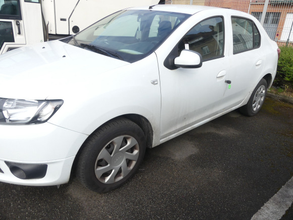REF:20513 - Voiture Dacia Logan Berline (2013-97.655 km) - Szedán: 2 kép. REF:20513 - Voiture Dacia Logan Berline (2013-97.655 km) - Szedán: 2 kép.