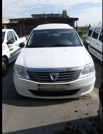 REF:3422 - Voiture Dacia Logan 1.5 DCI break (2012-184.407 km) - Autó: 2 kép. REF:3422 - Voiture Dacia Logan 1.5 DCI break (2012-184.407 km) - Autó: 2 kép.