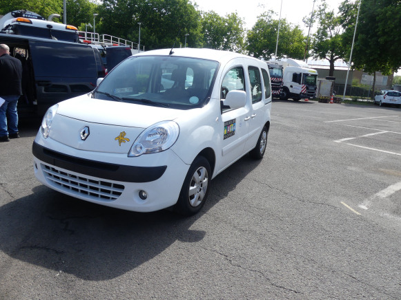 REF:62376 - Voiture Renault Kangoo 1.5 D (2011-42.514 km) - Terepjáró/ SUV: 3 kép. REF:62376 - Voiture Renault Kangoo 1.5 D (2011-42.514 km) - Terepjáró/ SUV: 3 kép.