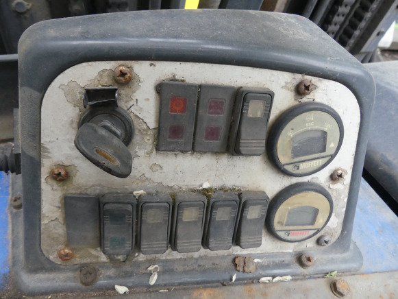 REF:6924 - Chariot élévateur Moffet M4 25.3 - Hordozható targonca: 5 kép. REF:6924 - Chariot élévateur Moffet M4 25.3 - Hordozható targonca: 5 kép.