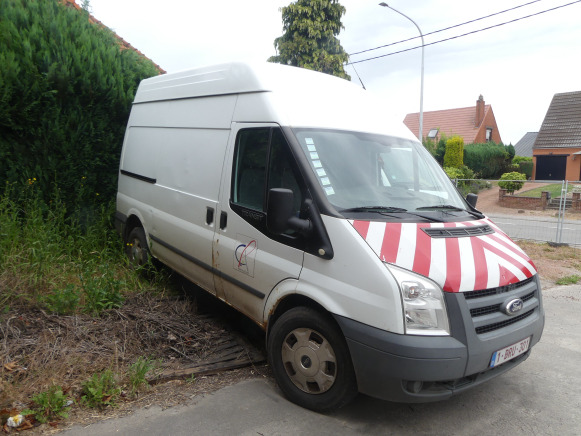REF:immatriculée sous : 1-BRU-301 - Camionnette Ford Transit - Furgon: 2 kép. REF:immatriculée sous : 1-BRU-301 - Camionnette Ford Transit - Furgon: 2 kép.