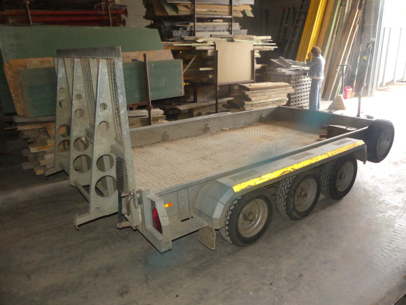 Remorque porte engin triple essieu Nugent Trailers PT126TRI - Gépszállító utánfutó: 3 kép. Remorque porte engin triple essieu Nugent Trailers PT126TRI - Gépszállító utánfutó: 3 kép.