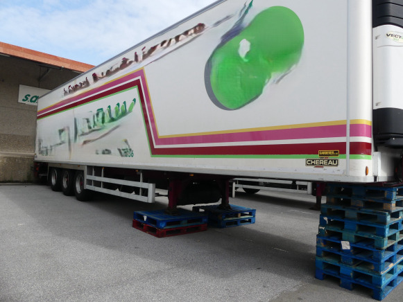 Semi remorque frigorifique Chereau CSD3 - Pótkocsi hűtős: 2 kép. Semi remorque frigorifique Chereau CSD3 - Pótkocsi hűtős: 2 kép.