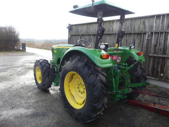 Tracteur John Deere 5065 E - Traktor: 3 kép. Tracteur John Deere 5065 E - Traktor: 3 kép.
