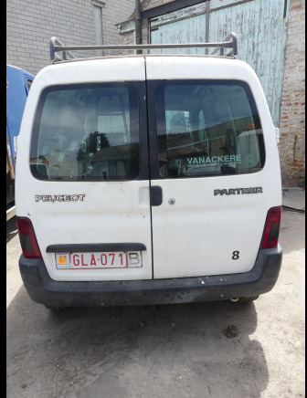 Utilitaire Peugeot Partner (1999-186.581 km) - Autó: 4 kép. Utilitaire Peugeot Partner (1999-186.581 km) - Autó: 4 kép.