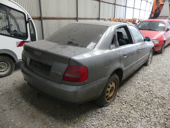Voiture Audi A4 - Autó: 4 kép. Voiture Audi A4 - Autó: 4 kép.