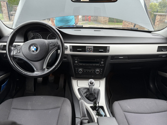 Voiture BMW 316D (2011-212.866 km-VIN:WBAPR51080E719674) - Autó: 5 kép. Voiture BMW 316D (2011-212.866 km-VIN:WBAPR51080E719674) - Autó: 5 kép.