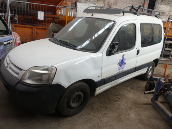 Voiture Citroën Berlingo - Autó: 1 kép. Voiture Citroën Berlingo - Autó: 1 kép.