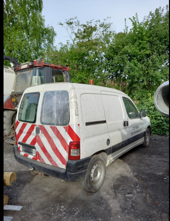 Voiture Citröen Berlingo - Autó: 3 kép. Voiture Citröen Berlingo - Autó: 3 kép.