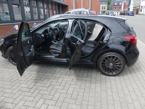 Autó Voiture Mercedes-Benz A 180 (2018-99.600 km-VIN:WDD1760121J776850): 13 kép.