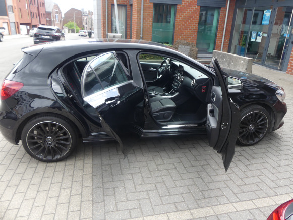 Autó Voiture Mercedes-Benz A 180 (2018-99.600 km-VIN:WDD1760121J776850): 6 kép.