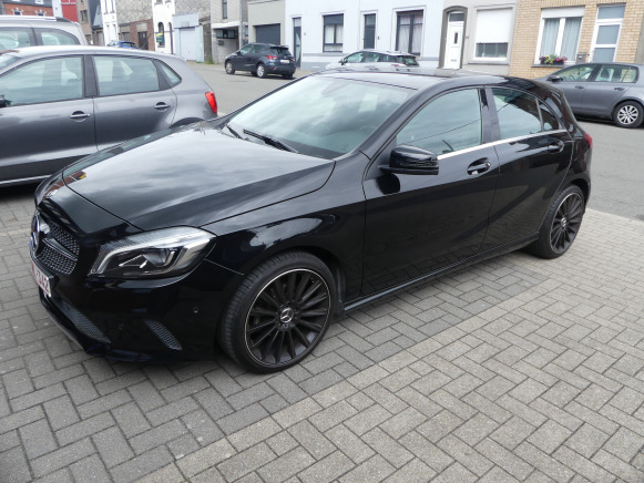 Voiture Mercedes-Benz A 180 (2018-99.600 km-VIN:WDD1760121J776850) - Autó: 1 kép. Voiture Mercedes-Benz A 180 (2018-99.600 km-VIN:WDD1760121J776850) - Autó: 1 kép.