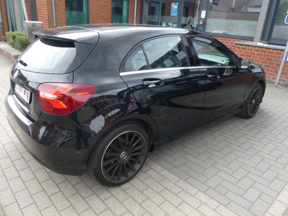 Voiture Mercedes-Benz A 180 (2018-99.600 km-VIN:WDD1760121J776850) - Autó: 3 kép. Voiture Mercedes-Benz A 180 (2018-99.600 km-VIN:WDD1760121J776850) - Autó: 3 kép.