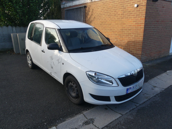 Voiture Skoda Roomster (2010-83.182 km) - Duplakabinos kisteherautó: 2 kép. Voiture Skoda Roomster (2010-83.182 km) - Duplakabinos kisteherautó: 2 kép.