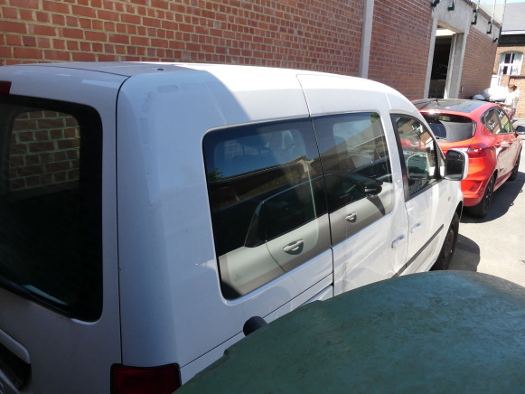 Voiture Volkswagen Caddy - Autó: 3 kép. Voiture Volkswagen Caddy - Autó: 3 kép.