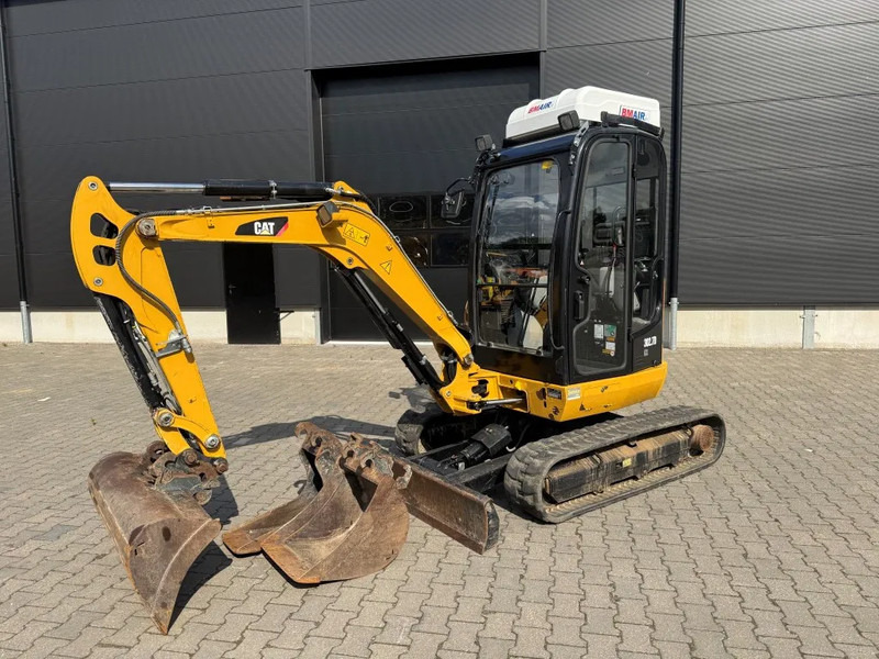 Caterpillar 302.7 BJ 2020 2378 uur AIRCO EN OVERDRUK !! - Minikotró: 2 kép. Caterpillar 302.7 BJ 2020 2378 uur AIRCO EN OVERDRUK !! - Minikotró: 2 kép.