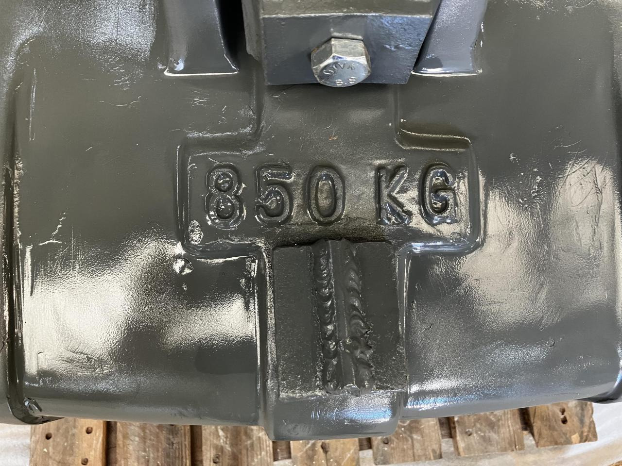 Massey Ferguson MF 850 kg - Adapterek: 3 kép. Massey Ferguson MF 850 kg - Adapterek: 3 kép.