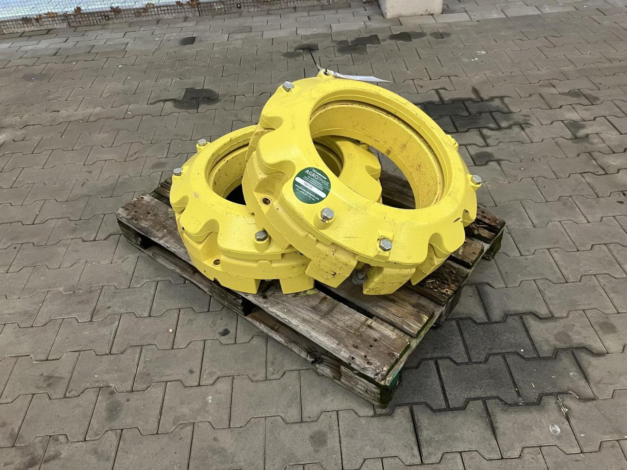 John Deere 2x 205+72 kg - Alkatrész - Mezőgazdasági gépek: 1 kép. John Deere 2x 205+72 kg - Alkatrész - Mezőgazdasági gépek: 1 kép.