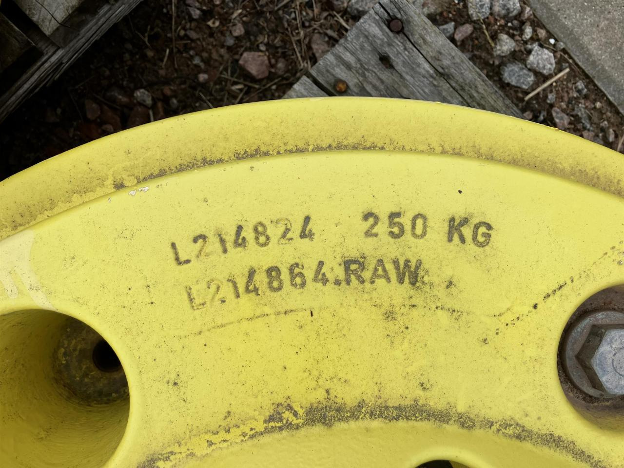 John Deere 2x 250kg - Alkatrész - Mezőgazdasági gépek: 2 kép. John Deere 2x 250kg - Alkatrész - Mezőgazdasági gépek: 2 kép.