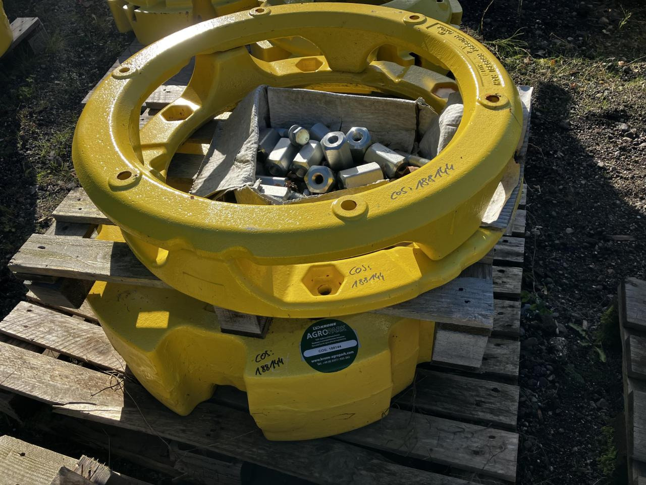 John Deere 70 Kg + 900 kg - Alkatrész - Mezőgazdasági gépek: 1 kép. John Deere 70 Kg + 900 kg - Alkatrész - Mezőgazdasági gépek: 1 kép.