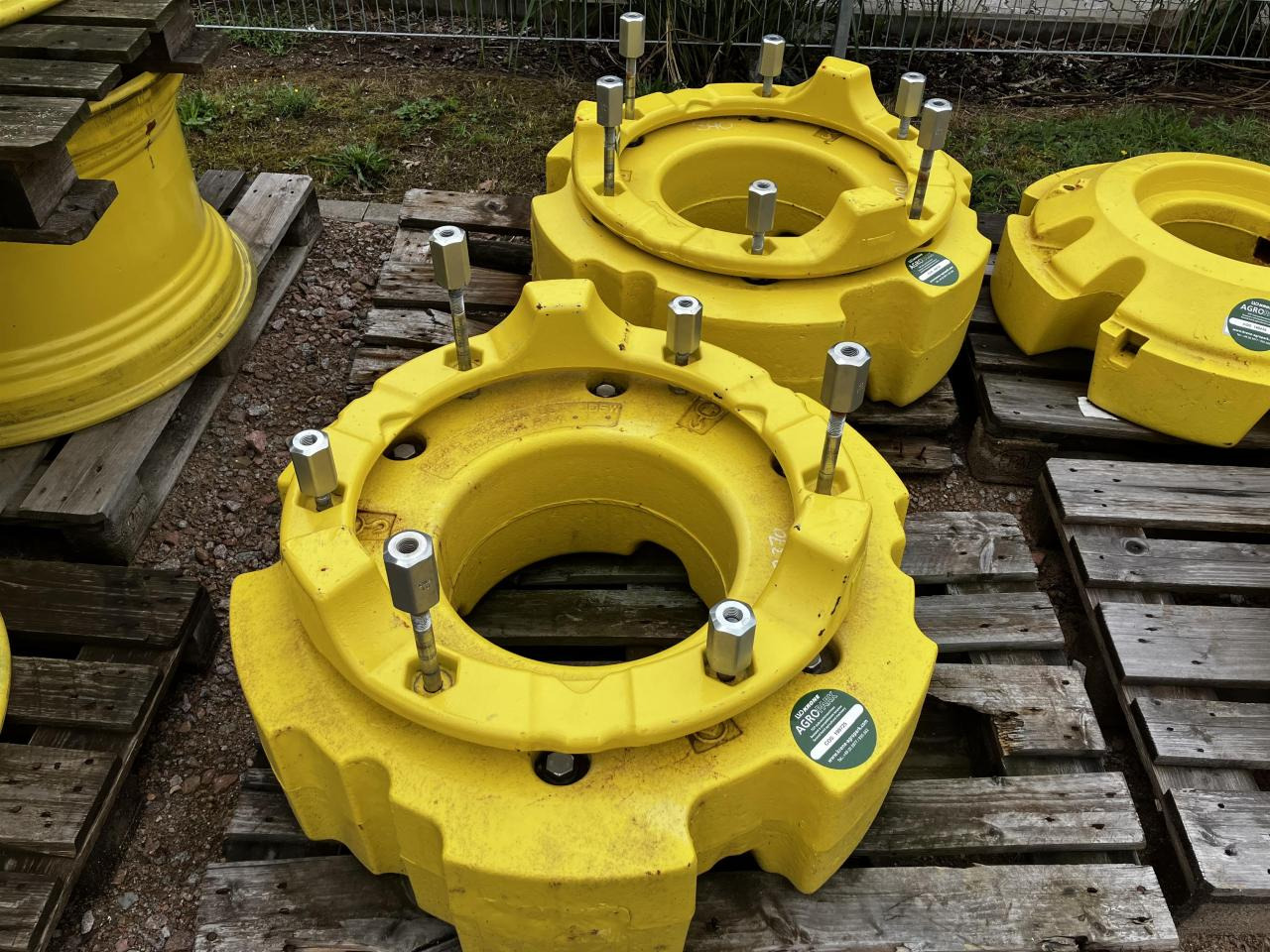 John Deere 70 kg + 900 kg - Alkatrész - Mezőgazdasági gépek: 1 kép. John Deere 70 kg + 900 kg - Alkatrész - Mezőgazdasági gépek: 1 kép.