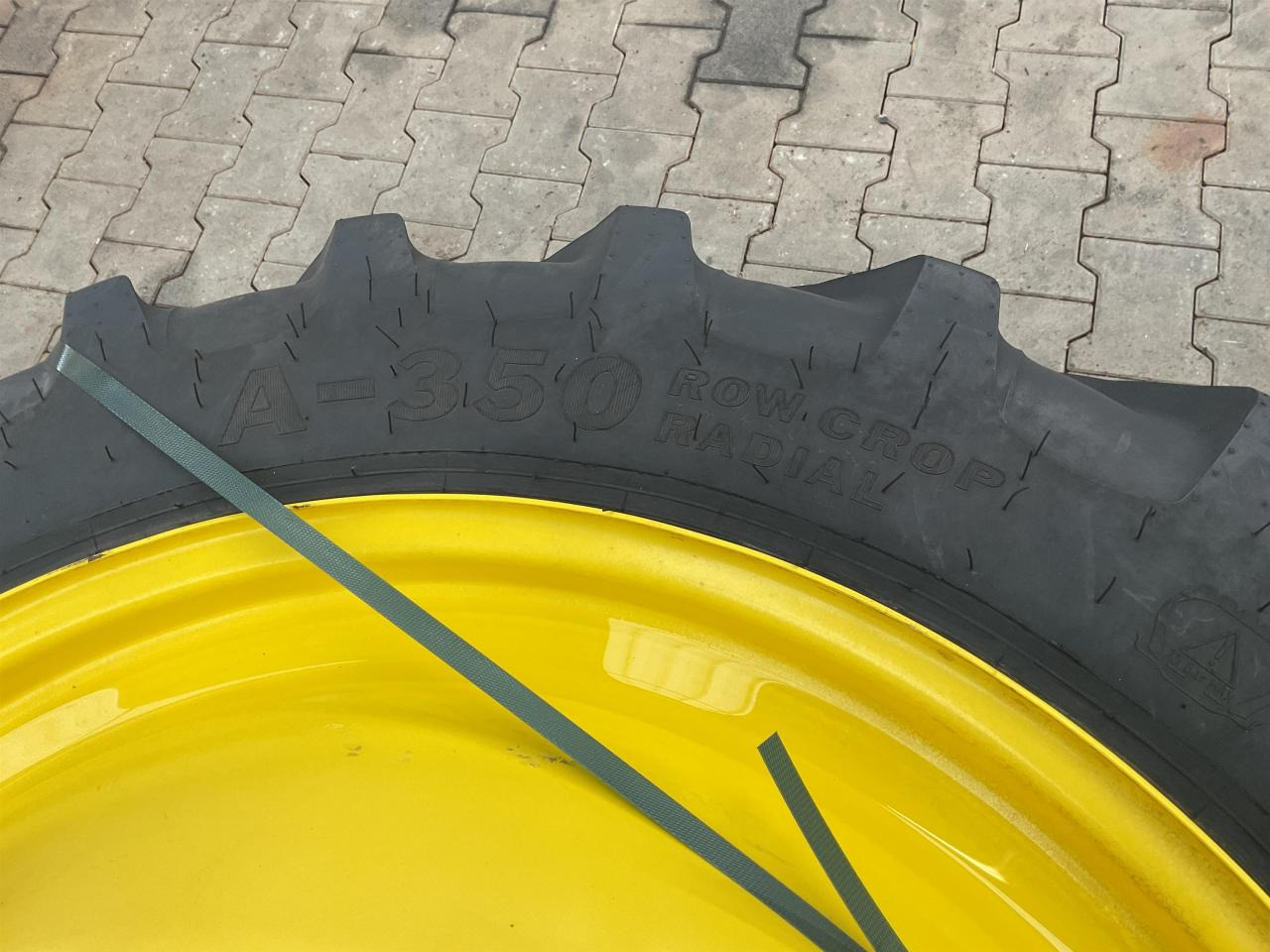 Alliance 270/95R36 - Gumiabroncs - Mezőgazdasági gépek: 4 kép. Alliance 270/95R36 - Gumiabroncs - Mezőgazdasági gépek: 4 kép.