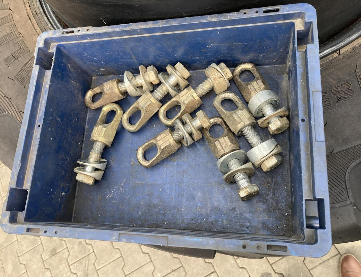 Alliance 380/85R34 - Gumiabroncs - Mezőgazdasági gépek: 4 kép. Alliance 380/85R34 - Gumiabroncs - Mezőgazdasági gépek: 4 kép.